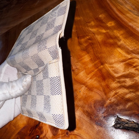 LOUIS VUITTON
Damier Azur Canvas Pocket Organizer Wallet - Picture 11 of 16